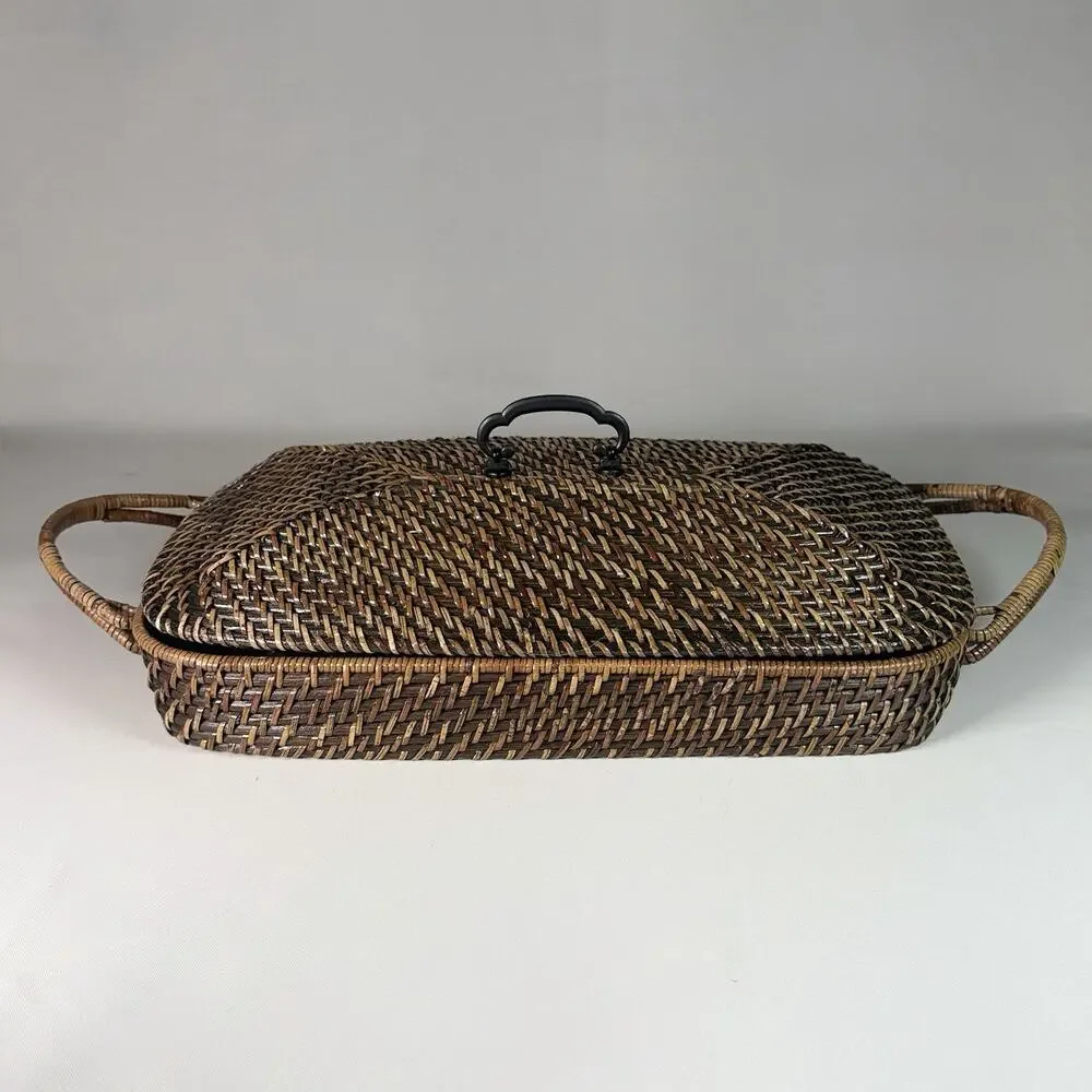 Gorgeous Vtg Woven Rattan Casserole Carrier Basket w/ Lid Two-Tone Wicker 9x13